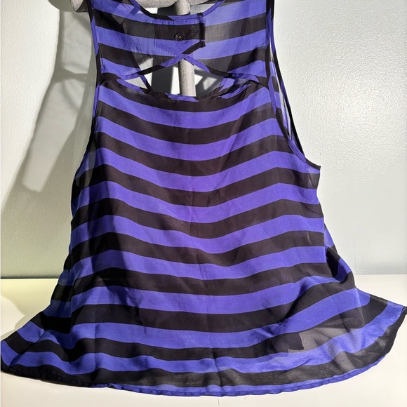 Torrid size 1, with pleats in the front and a keyhole back - Picture 4 of 4